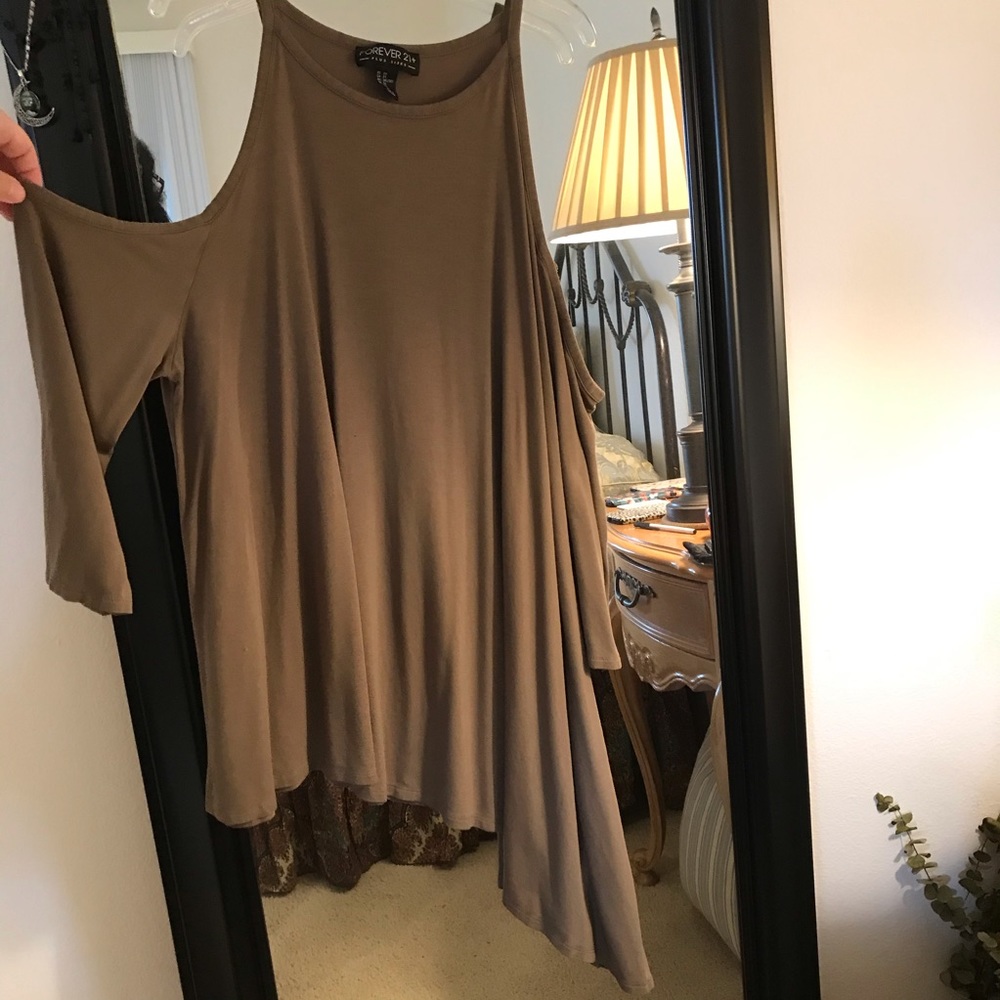 Forever 21 Cold Shoulder. NWOT.